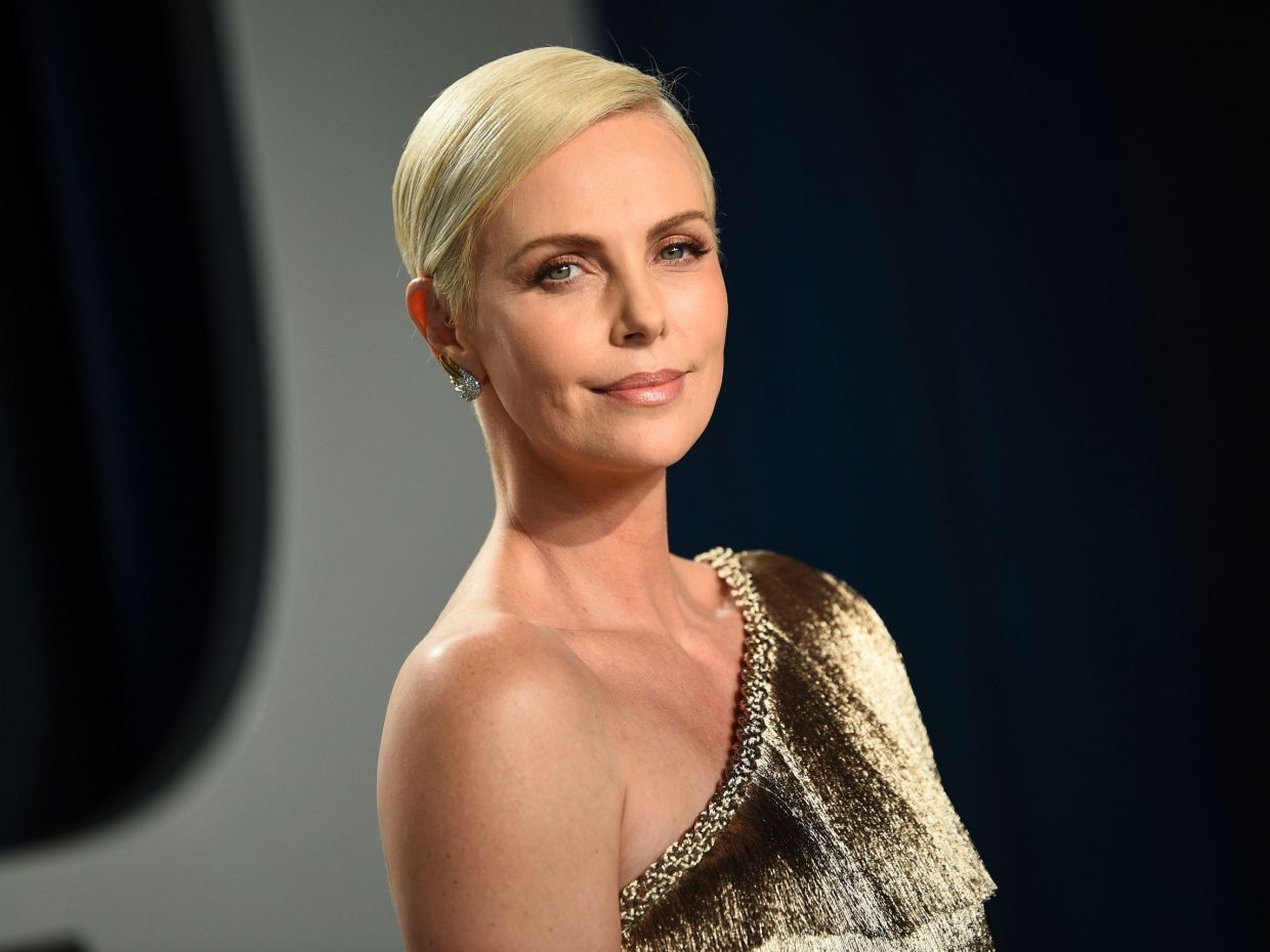 Η Charlize Theron στη νέα βιογραφική ταινία του Alfonso Cuarón για τον Philip Κ. Dick