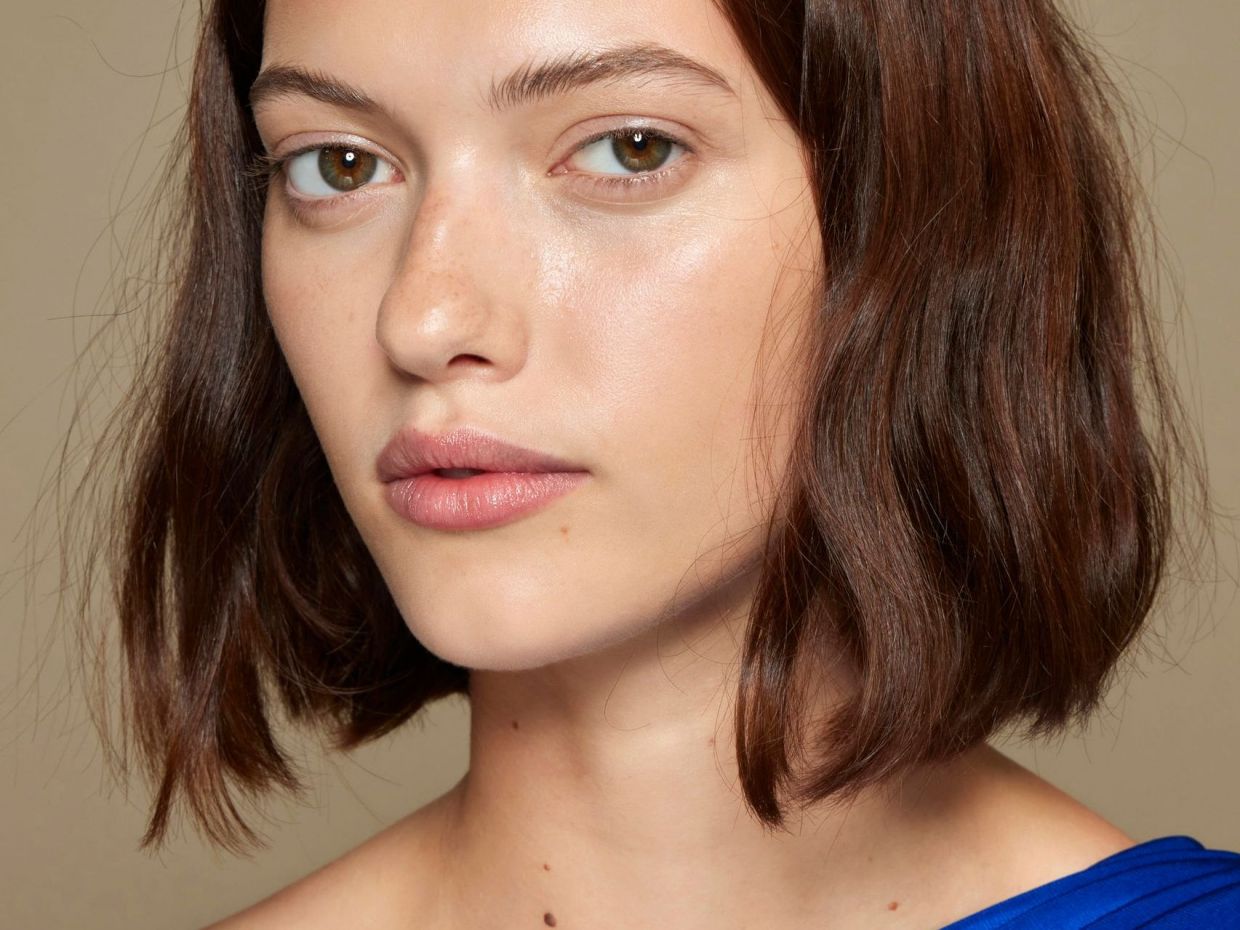 Hey beautiful! Με αυτά τα 3 tips θα δείχνεις υπέροχη χωρίς πολύ μακιγιάζ