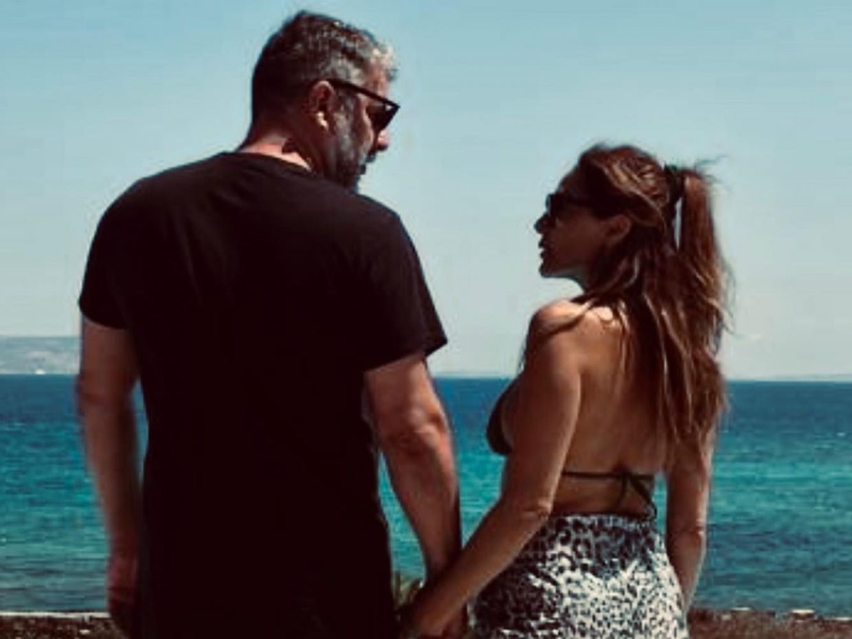 Ο Βασίλης Μπισμπίκης ευχήθηκε στη Δέσποινα Βανδή αλλά η απάντησή της ήταν το καλύτερο κομμάτι