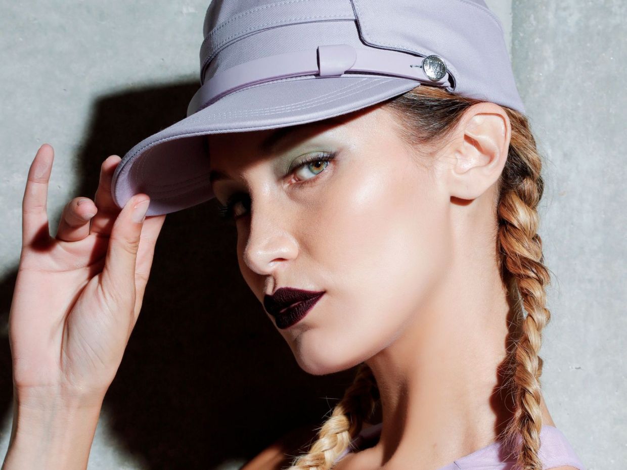 Trending! Τα δαμασκηνί χείλη είναι η απόλυτη goth-chic τάση της σεζόν