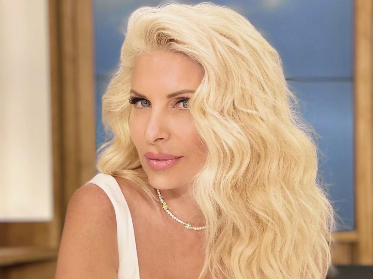 Η Ελένη Μενεγάκη με αέρα old Hollywood & τέλεια κυματιστά μαλλιά – Πώς θ' αντιγράψεις το look