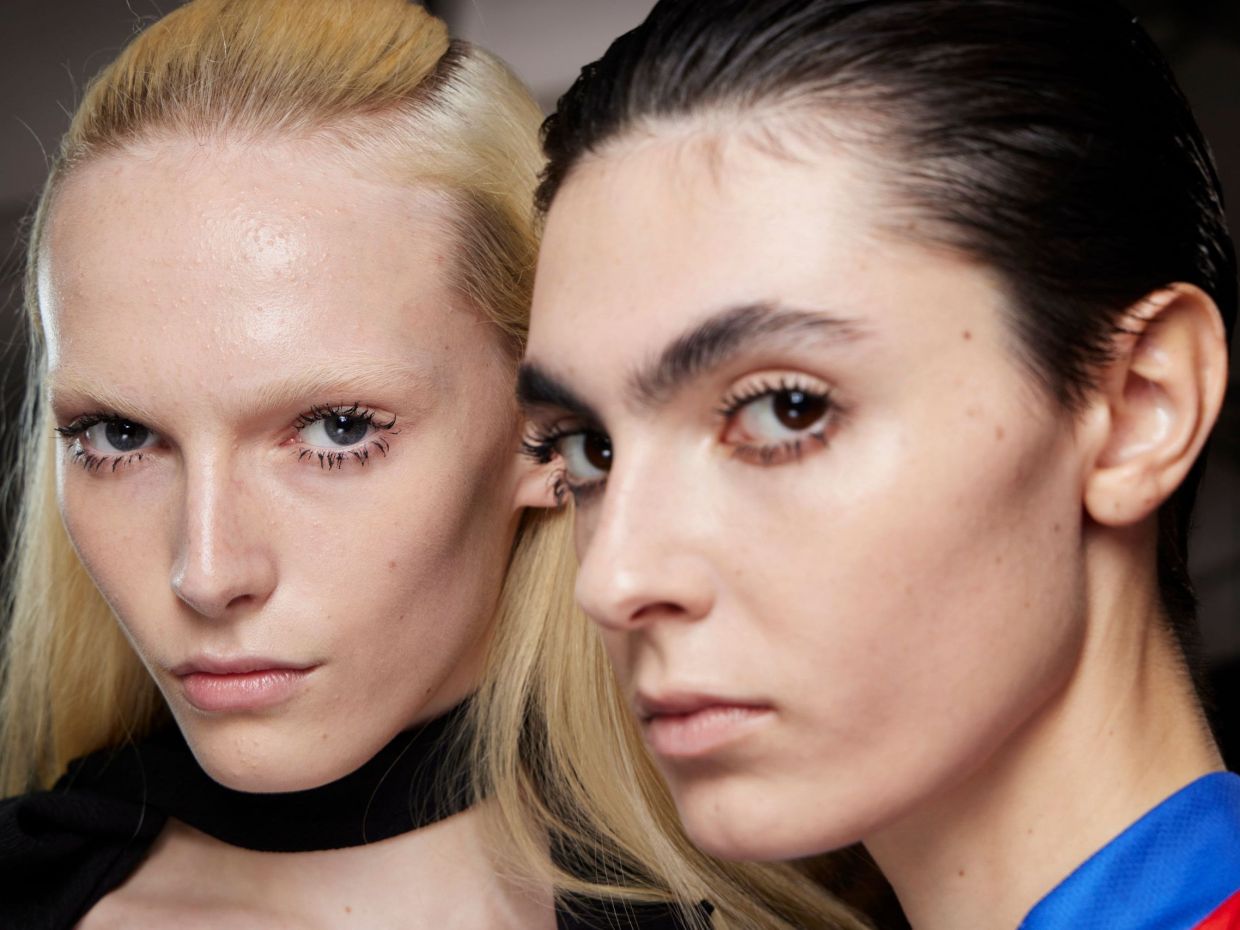 Eyelash fever: Οι 5 καλύτεροι οροί για βλεφαρίδες μακριές, πυκνές και με τέλεια καμπύλη