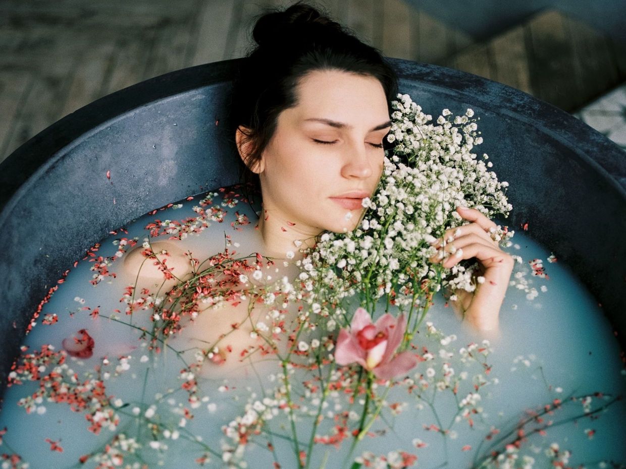 Mustard bath: Το διάσημο «φάρμακο» για την ερεθισμένη επιδερμίδα και πώς θα το κάνεις