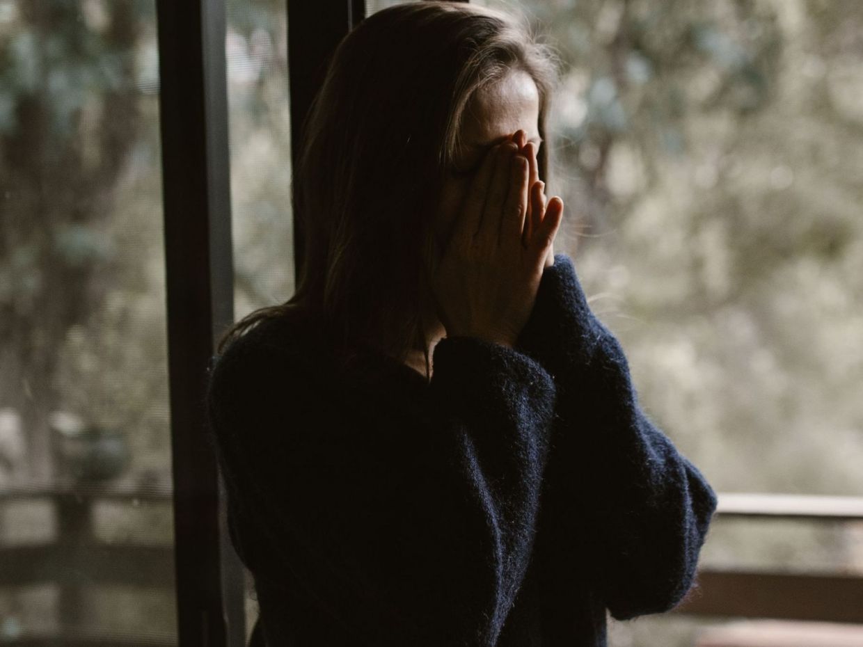 Το Gaslighting είναι η λέξη της χρονιάς για το λεξικό Merriam-Webster και αυτό δεν είναι καλό νέο