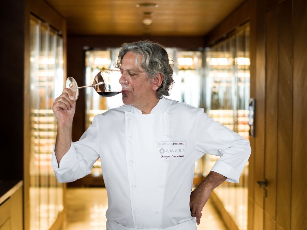 Giorgio Locatelli: Ο κριτής του MasterChef Italia που η γιαγιά του τον ξόρκιζε μη γίνει μάγειρας