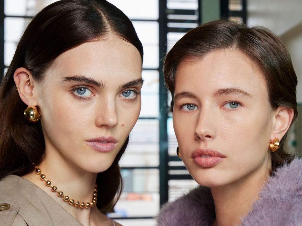 Πώς θα χρησιμοποιήσεις σωστά το eyebrow gel για φρύδια «γεμάτα» και στη θέση τους όλη μέρα