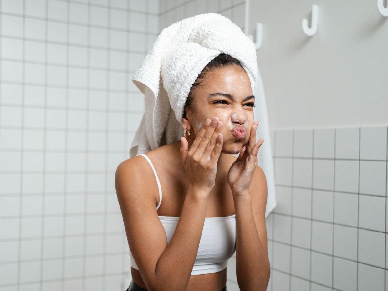 No pain, no gain? Όταν τα προϊόντα skincare τσούζουν ή καίνε δεν σημαίνει ότι «δουλεύουν»
