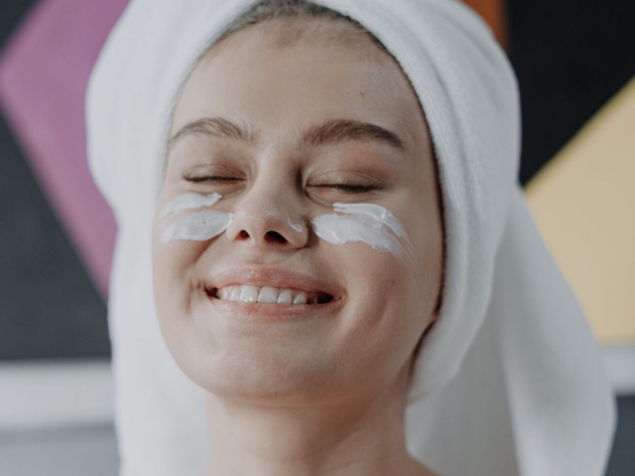 «Aντίο» μαύροι κύκλοι! 10 κρέμες & serum ματιών με καφεΐνη για το πιο φωτεινό βλέμμα