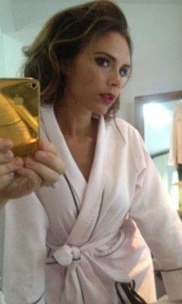 Victoria Beckham: Σέξι κι όποιος αντέξει στα παρασκήνια της νέας της φωτογράφισης