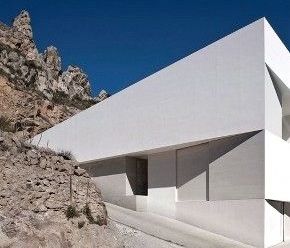 Το σπίτι στο βουνό από τους Fran Silvestre Arquitectos