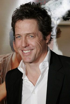 Ο Hugh Grant με άλλη κάνει το παιδί και με άλλη βγαίνει