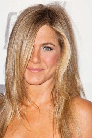 Jennifer Aniston: Κάνει (ακόμη) ψυχοθεραπεία για να ξεπεράσει τη μανία της με τον Brad Pitt;