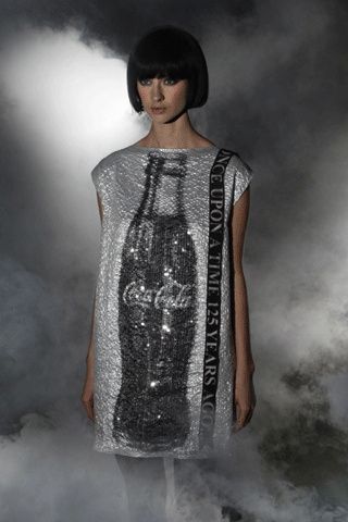 Η μόδα πίνει Coca-Cola