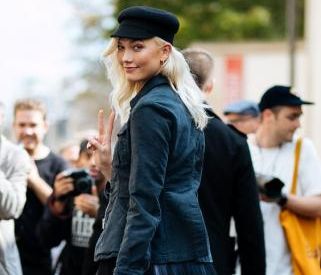 Baker boy hat: Το αξεσουάρ που κάνει εντελώς ξεχωριστό το look σου