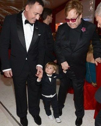 Ποιος κατηγόρησε τον Elton John ότι χρησιμοποιεί το παιδί του σαν... αξεσουάρ;