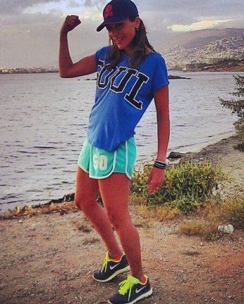 Δέσποινα Βανδή: Με καυτό αθλητικό σορτσάκι, μας μαθαίνει τι εστί sporty look
