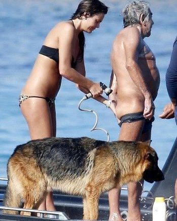 Ακατάλληλο αν έχετε φάει: Οι «σκληρές» φωτογραφίες του Cavalli από τις διακοπές του!