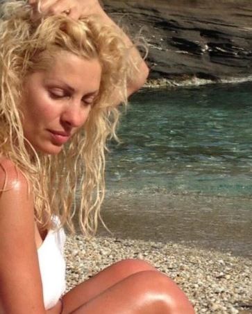 Tι μάθαμε από τις φωτογραφίες της Μενεγάκη από την Άνδρο