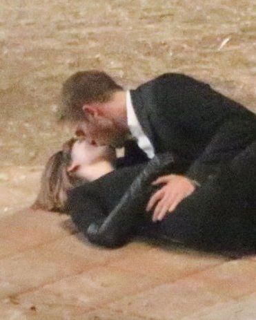 Τα καυτά φιλιά του Robert Pattinson με την παρτενέρ του