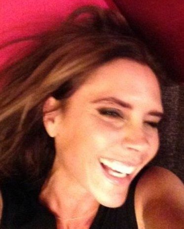 «Σας το είπα πως γελάει»: Ο Βeckham ποστάρει σπάνια φωτό της Victoria να... ξεκαρδίζεται!