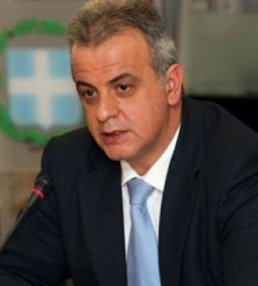 Αβγά και αποδοκιμασίες σε βάρος υπουργών