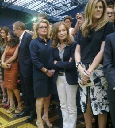 Tα σπασμένα παγκάκια του Balenciaga