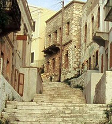 Καλή Στράτα: Η Σύμη σε 500 σκαλοπάτια
