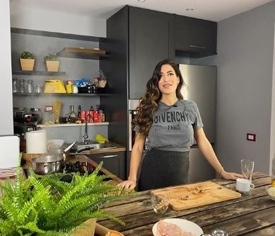 Εύκολη Focaccia με προσούτο και τυρί: Συνταγή από τα χεράκια της Φλορίντα Πετρουτσέλι