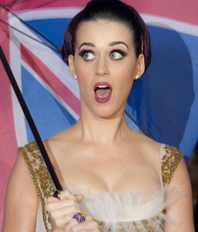 Ποιος ανάγκασε την Katy Perry να κρυφτεί κάτω από τραπέζι εστιατορίου;
