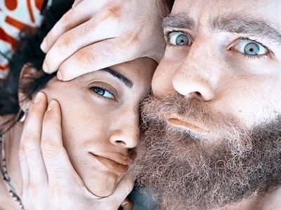 Η Ευγενία Σαμαρά υποδέχτηκε τον Αύγουστο στην αγκαλιά του Γιάννη Ποιμενίδη