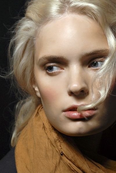 Γνωρίστε τα νέα ρουζ της Άνοιξης από τη make-up artist Φωφώ Σγόντζου