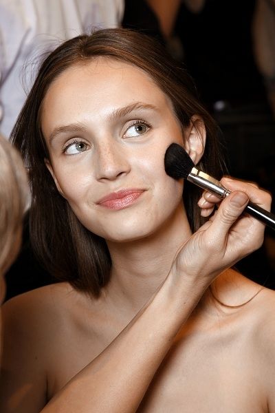 Το σωστό μακιγιάζ της εποχής από την make-up artist Φωφώ Σγόντζου