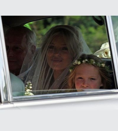 Δείτε την πρώτη φωτογραφία με την Kate Moss νυφούλα