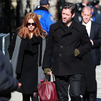 Αποτυχημένο marketing: Διαφήμιση τσάντας Valentino στην κηδεία του Hoffman!