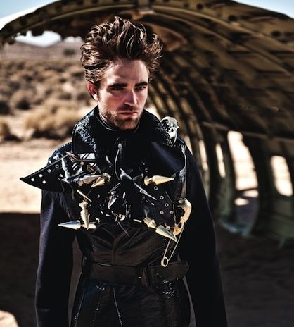 Ο Robert Pattinson τα πήρε στο κρανίο και τα έκανε κυριολεκτικά γυαλιά καρφιά (φωτός)