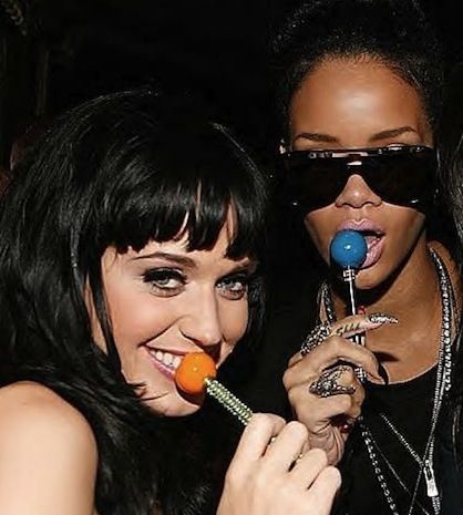 Rihanna- Katy Perry: το ιστορικό μίας φιλίας που κατέληξε σε μαλλιοτράβηγμα