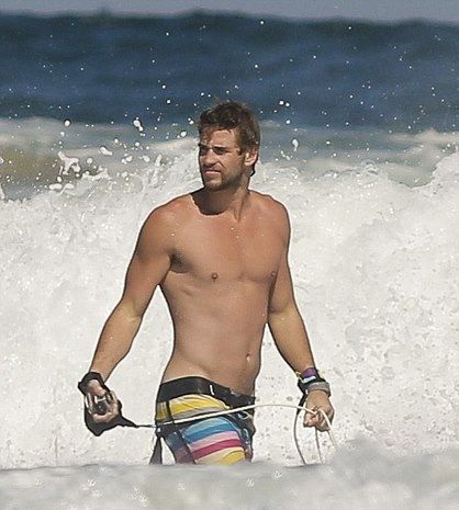 O Liam Hemsworth ξενιτεύτηκε για να ξεφύγει από την Miley;