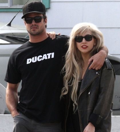 Τι δώρο έκανε η Lady Gaga στον αγαπημένο της για τα γενέθλιά του και πλήρωσε μια περιουσία;