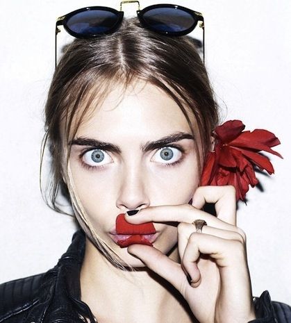 H Cara Delevigne τραγουδάει για πρώτη φορά και μας αφήνει με το στόμα ανοιχτό (βίντεο)