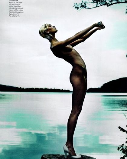 H Karlie Kloss τα πετάει όλα για την Αμερικανική Vogue!