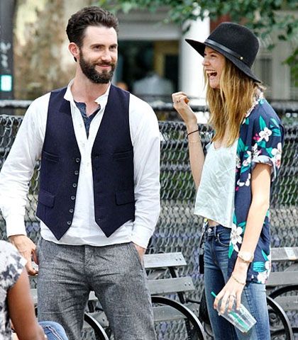 Adam Levine: H κοπέλα του τον ανέβασε στο instagram με το σλιπάκι του!(pic)
