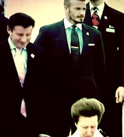 David Beckham: Με την Ολυμπιακή Φλόγα στο Λονδίνο