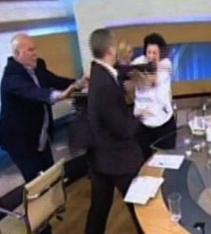 Ο πρωτοφανής τηλεοπτικός ξυλοδαρμός, μια μέρα...