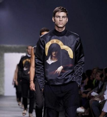 Ένας Έλληνας στο ντεφιλέ του Givenchy