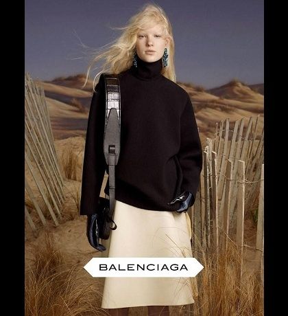 Η Balenciaga με 80s διάθεση
