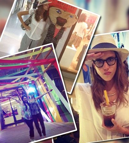 Jessica Alba: Ταξίδεψε στη Shanghai και ανέλαβε χρέη paparazzi