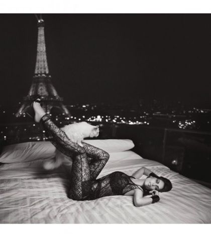 Η προκλητική φωτογράφιση της Laetitia Casta δια χειρός Karl Lagerfeld!