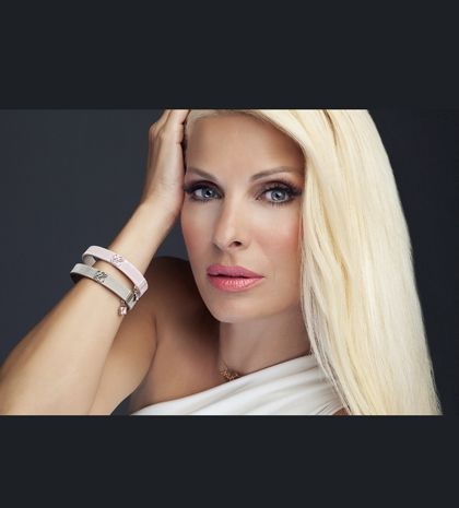 Ελένη Μενεγάκη- Estée Lauder: μαζί στην Εκστρατεία Ενημέρωσης για τον Καρκίνο του Μαστού