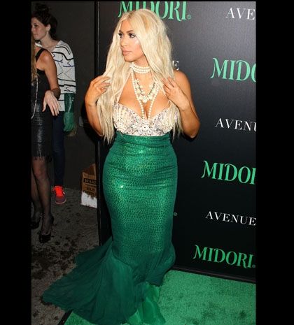 Kim Kardashian: η παχουλή, ξανθιά γοργόνα του Halloween