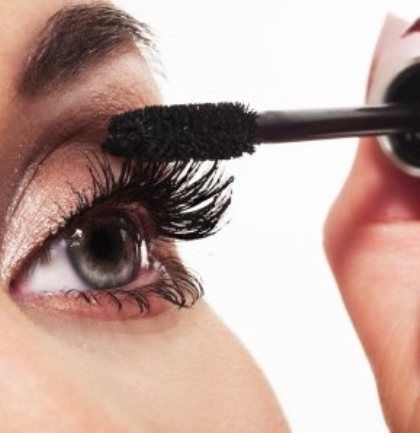 5 mascara tricks για «θανατηφόρες» βλεφαρίδες!